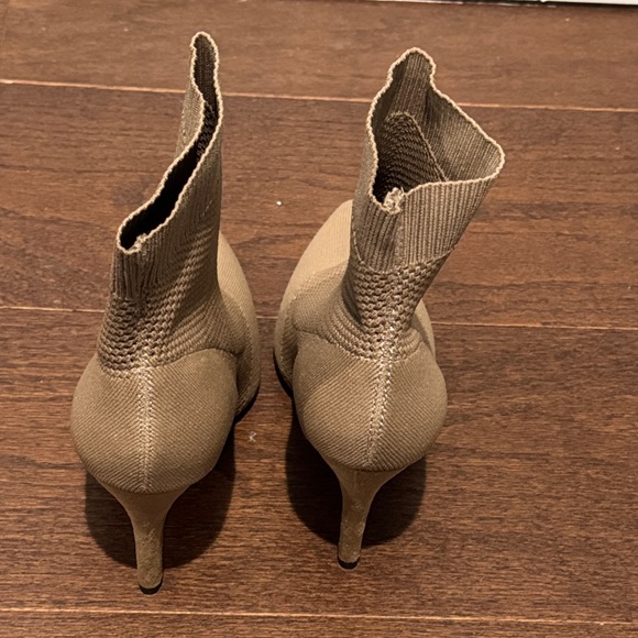 NWT MIA Women’s Tan Ankle Knit Boots Size 8 - Picture 4 of 7